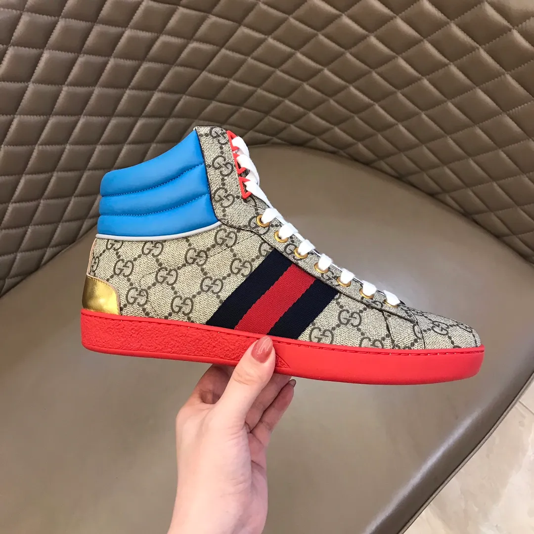 p420 "GUCC*" high-top boots for couples launched on the official website of the same style. Counter quality [strong][strong] Selected Gucci imported waterproof rubber. Gucci's symbolic original webbing. Trendy and versatile style. "Double G" logo styling midsole. PU brand logo feet. Fine workmanship. Upper material. Men's size 38-44, women's size 35-39.